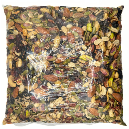 Mezcla de cereales tipo trail mix con arándanos, pasas, cacahuates, pepitas, nuez de la India y almendras